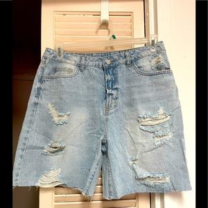 DISTRESSED JEAN JR 5 POCKETS 51/2 “INSEAM ZIPPER FRONT 15” waist